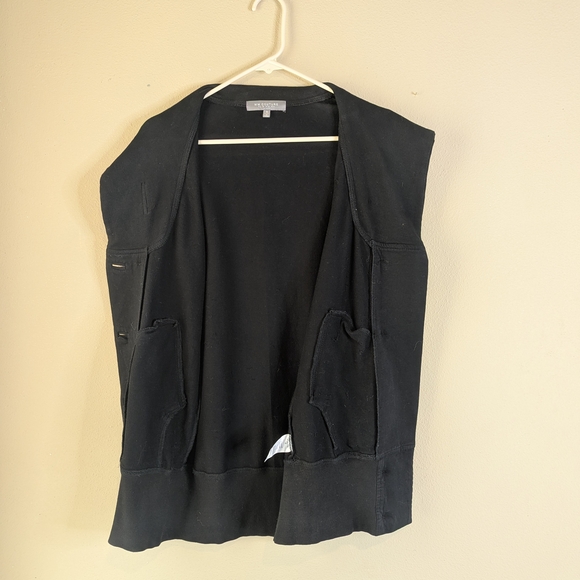 Elegant Black Double-Breasted Women's Coat - Picture 14 of 16